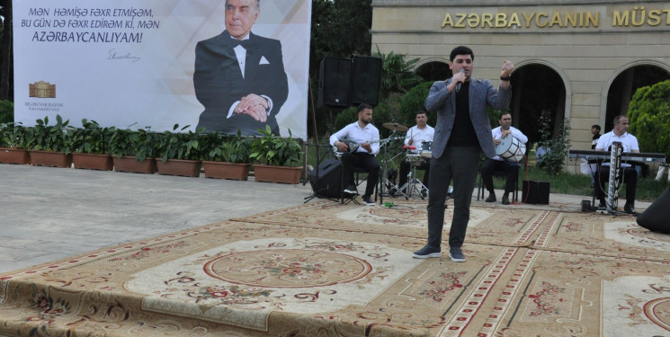 Biləsuvar rayonunda Ulu Öndər Heydər Əliyevin anadan olmasının 103-cü ildönümünə həsr olunmuş  konsert proqramı təşkil olunub.
